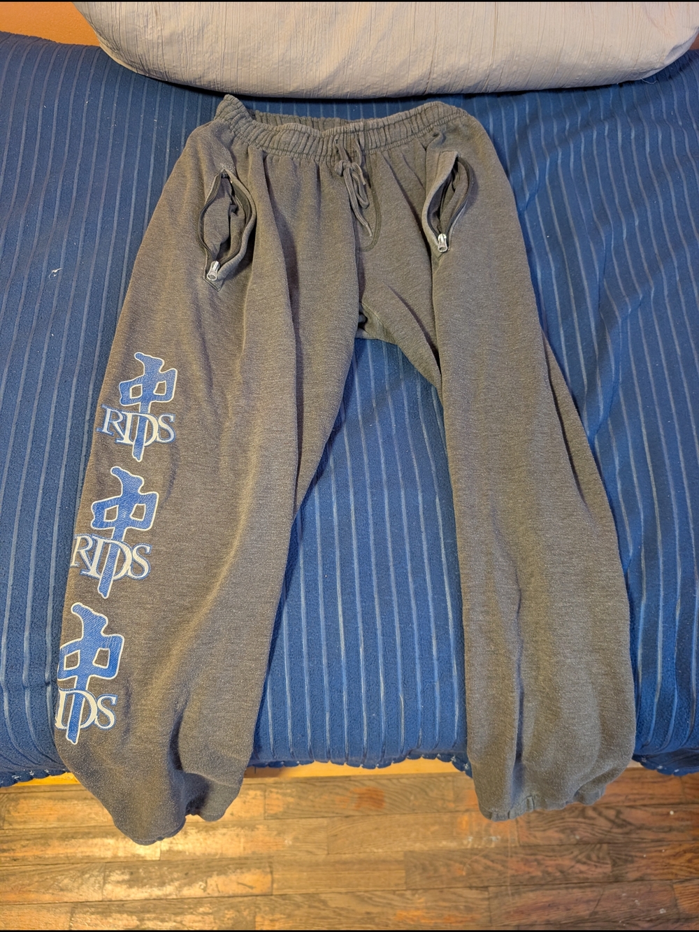 Men's Gray Graphic Sweatpants with Side Logo